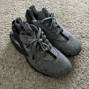 Nike Air Huarache Gray Tech Fleece Pack
